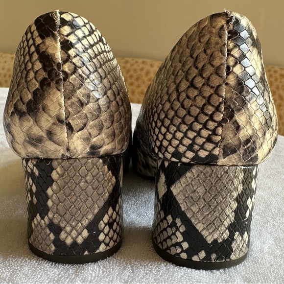 Tory Burch snakeskin embossed Chelsea pump - Picture 5 of 5